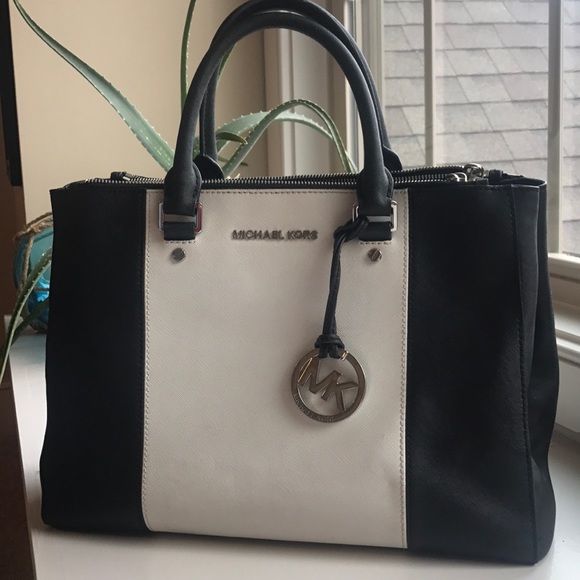 BLACK & WHITE MICHAEL KORS TOTE - Picture 1 of 4